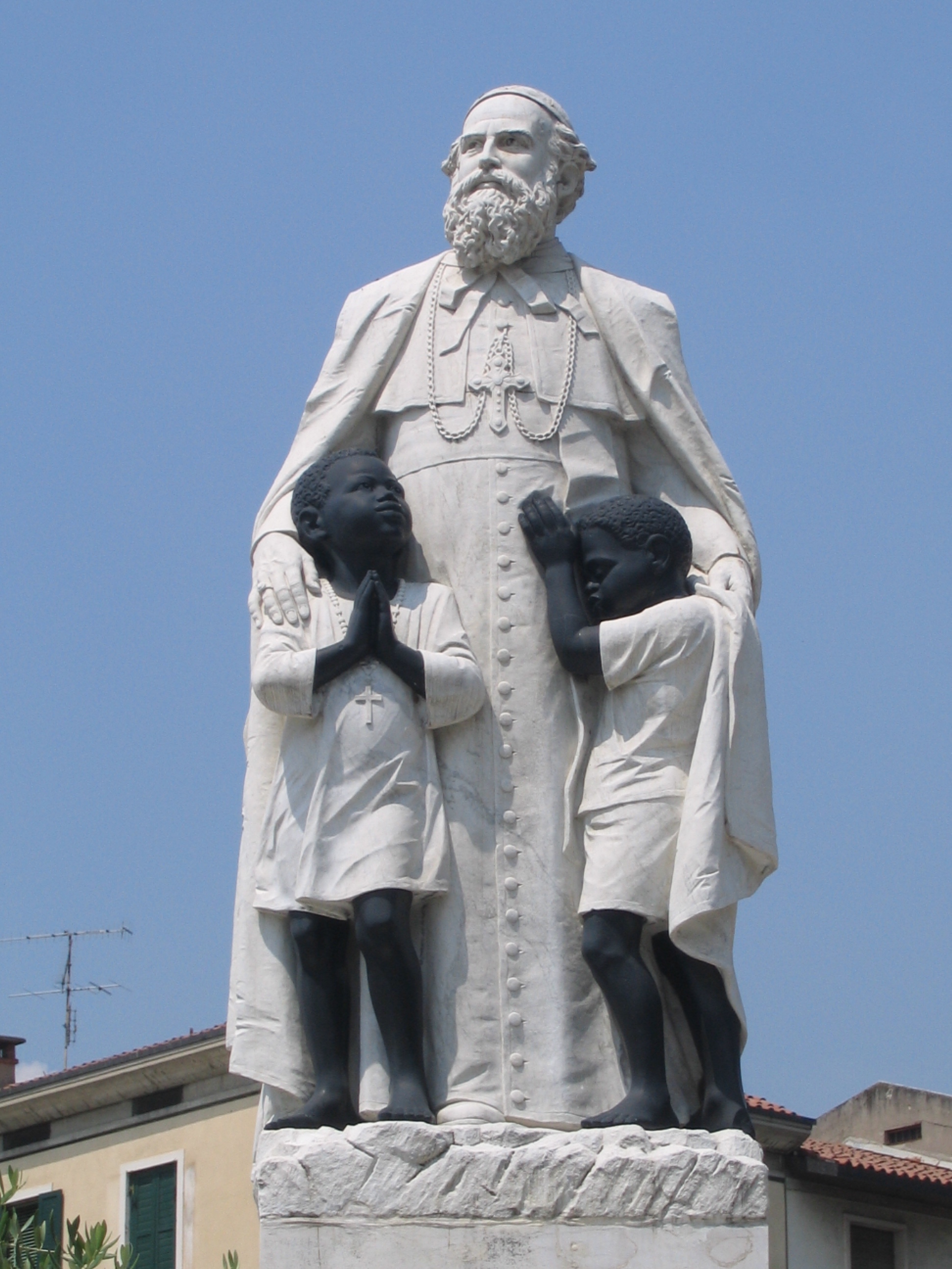 Statua_Daniele_Comboni_particolare,_Verona.jpg